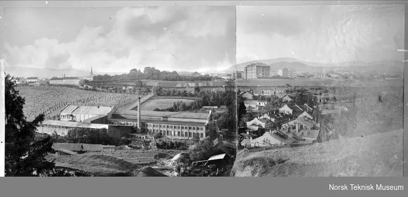 Kværners anlegg, Lodalen ca. panorama ca 1895, kampen Kirke og Vålerenga Skole i bakgrunnen