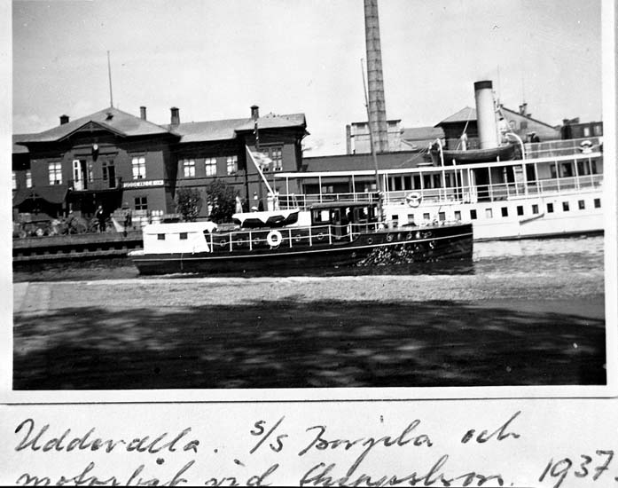 Text på kortet: "Uddevalla, s/s Borgila och motorbåt vid skeppsbron 1937".