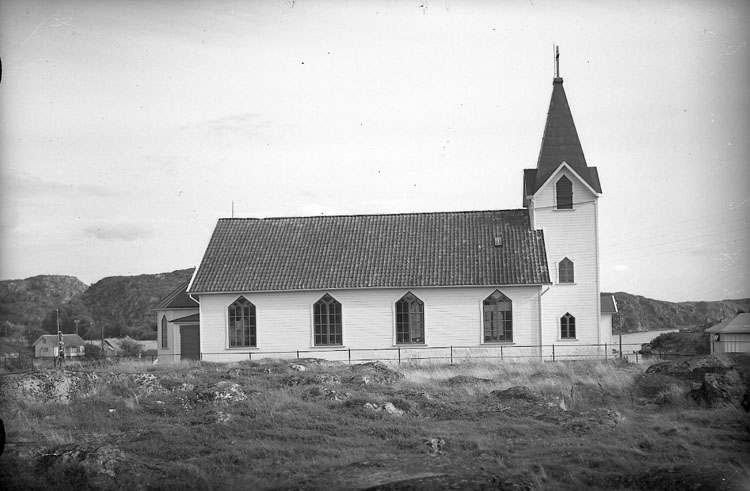 Enligt AB Flygtrafik Bengtsfors: "Hamburgsund kyrkan Bohuslän".


