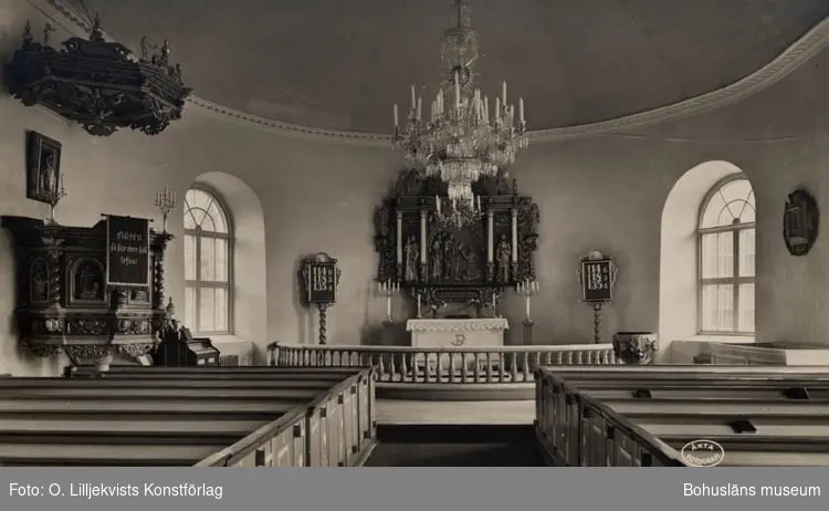 Tryckt text på bildens framsida: "Interiör av Grinneröds kyrka. Äkta fotografi.
Ensamrätt & foto: O. Lilljekvists Konstförlag
Dals Långed H 688."