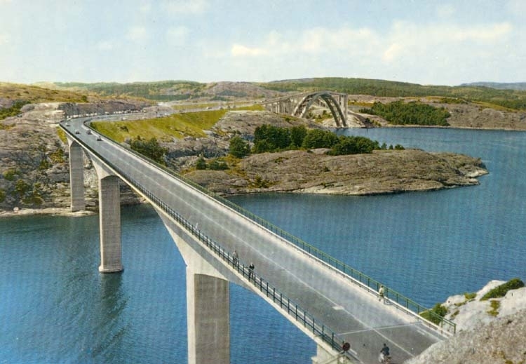 Tryckt text på kortet: "Högbroarna i nya Tjörn och Orustleden mellan Stenungsön och Almön."