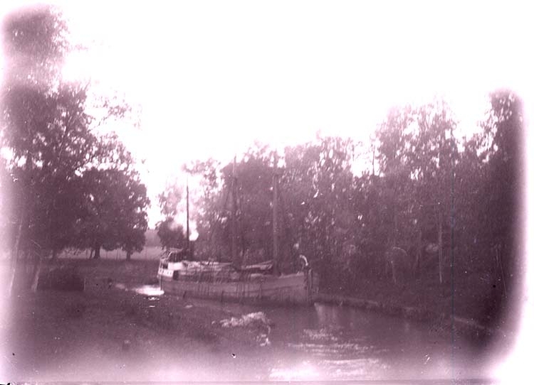 Vänerskutan MAGNUS på Göta Kanal 1910