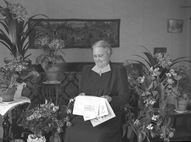 Enligt fotografens noteringar: "1946. No.22. Fru Eva Alexandersson."

Eva Alexandersson kallades "Bad-Eva", föreståndare för MAB:s badhus. Mor till
Märta Karlsson och Gustav "Svarten" Karlsson.