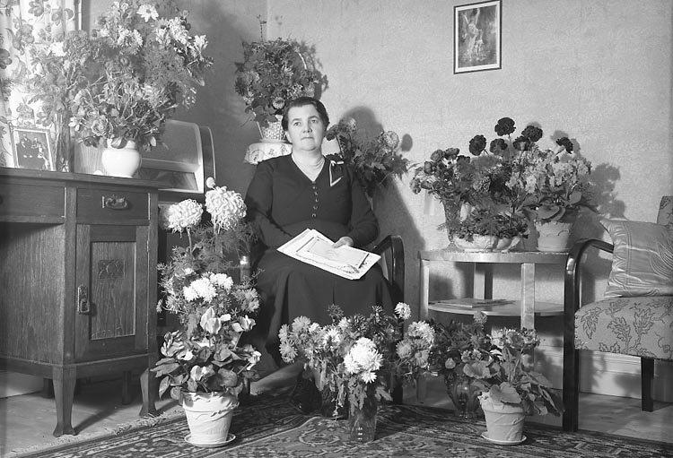 Enligt fotografens journal nr 6 1930-1943: "Nykvist, Fru Stenungsund 50 års".
