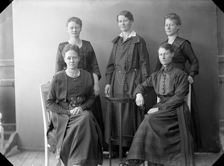 Fotograf Ingeborg Enander med systrarna 1921