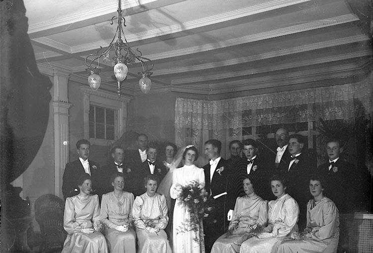 Märta och Orvar Fredrikson vid bröllopet på Stenung Gård 1941