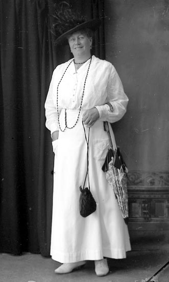 Enligt fotografens journal Lyckorna 1909-1918: "Edgren Lindhem Ljungskile".