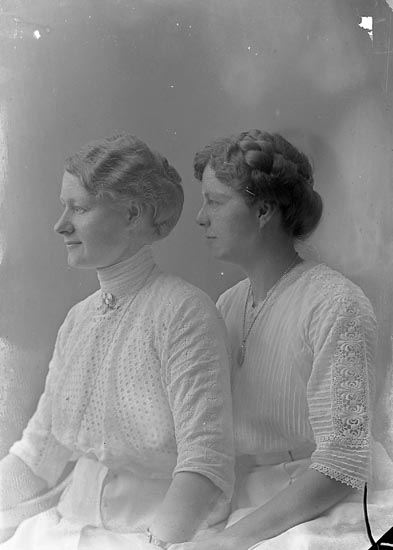 Enligt fotografens journal Lyckorna 1909-1918: "Hermansson, C. W. Gusseröd, Ljungskile".
