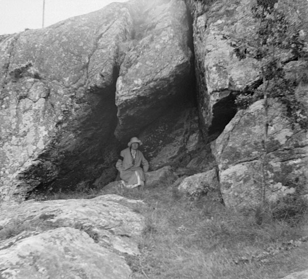 (Stereo karta XVIII) "Fru Arvidsons sängkammare" (grotta invid S:t Eriks grotta). 28 Augusti 1926.