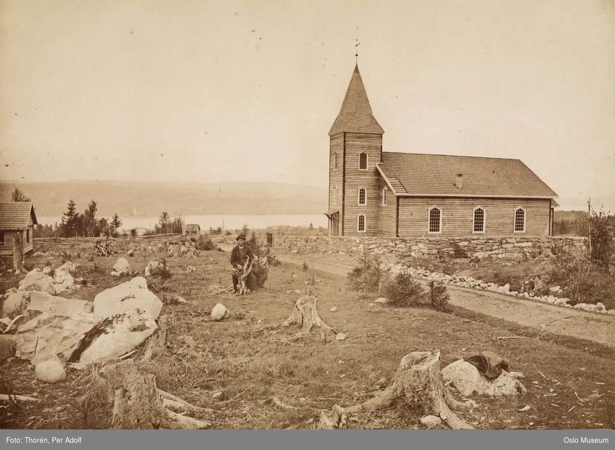 Helgøya kirke, mann, innsjø