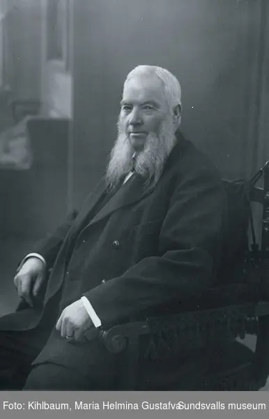 Grundläggaren Alfred Larsson Blomberg, född 1848 i Daretorps församling, Skaraborgs län och död 1925 i Sundsvall.