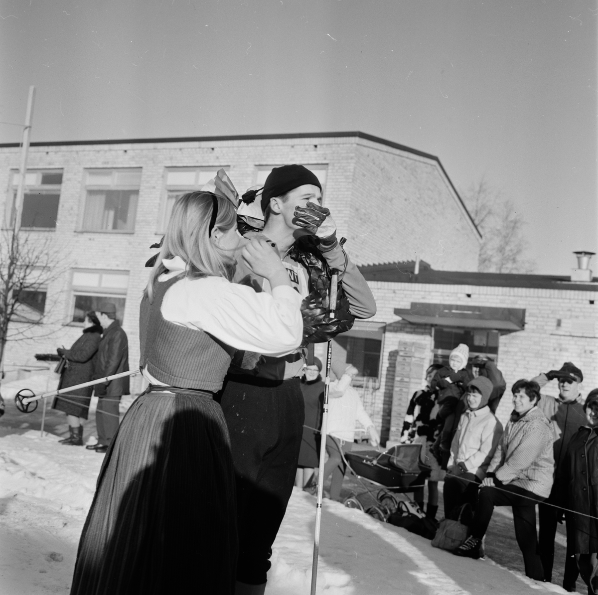 Distansloppet i skidor, sannolikt Tierps socken, Uppland februari 1969