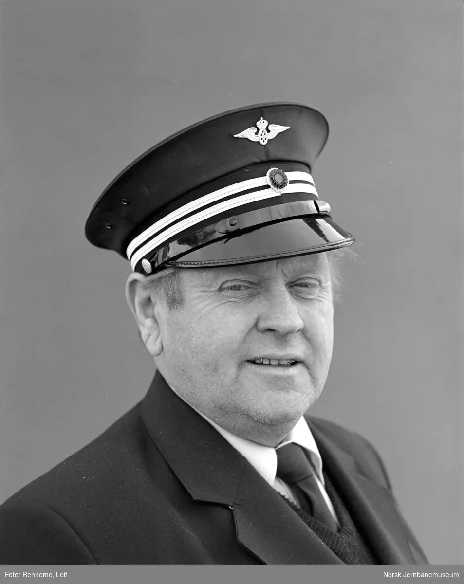 Portrettbilde av lokomotivfører Knut Haavik