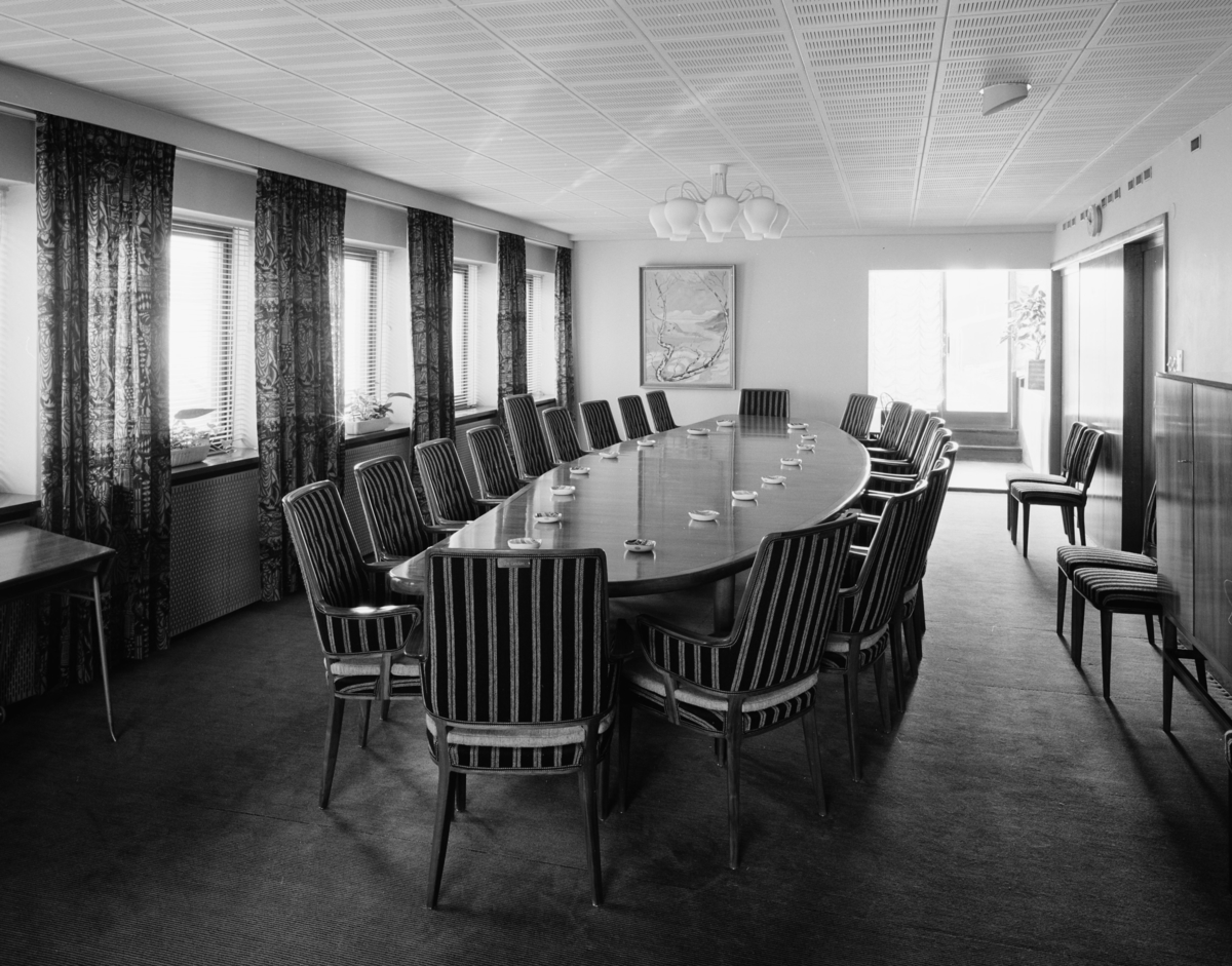 SIF - huset
Interiör, konferenssal med elipsformat konferensbord i mitten av rummet.