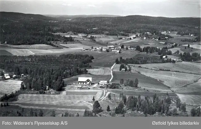 Flyfoto og oversiktsbilde av Ødegård i Rødenes, Marker. - Østfold ...