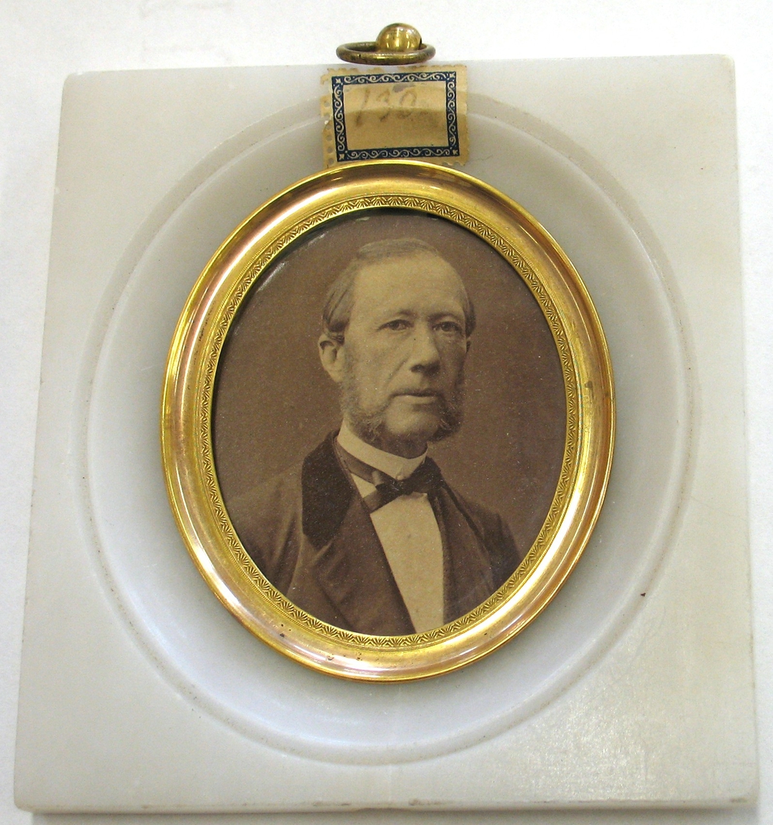 Fotografi av Johan Adolf Andersohn, Vänersborg inom marmorram.

Fotot tillhör samlingen: Adolf Andersohn