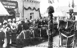 Rjukanbanens åpning. Notodden stasjon. Sam Eyde på talerstol