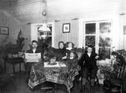 Lorentz og Olea Vik med barna Ingrid, Sofie og Øystein