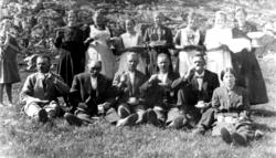 Foran sittende til venstre: Lorents Frelsøy, Jørgen Edvardse