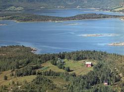 Bolighus. Gårdsbruk. Kalvik. Solvold. Eid av Nanna Solvold. 