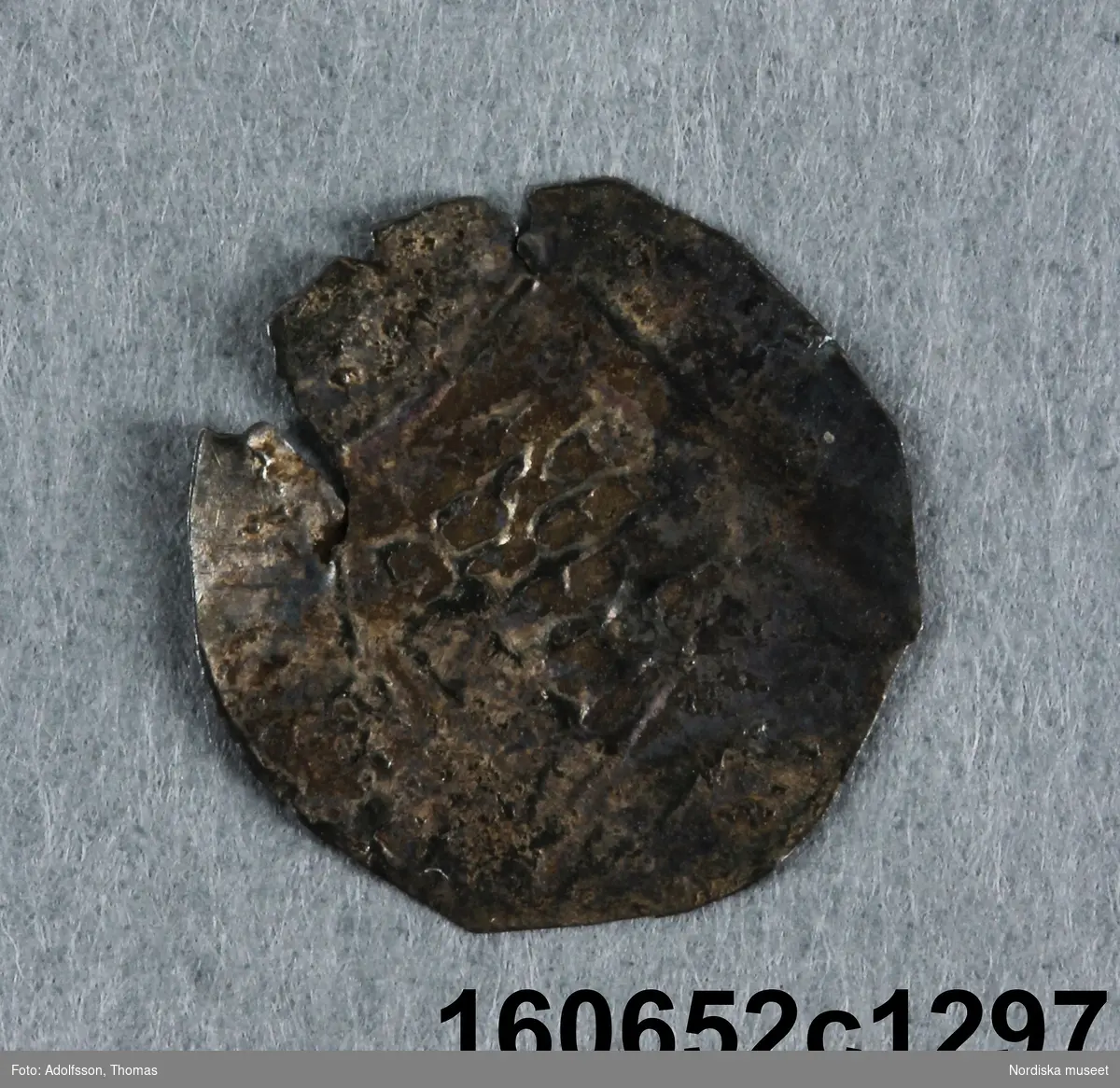 1 penning, silver, utgiven ca 1140-1270 av okänd myntherre på Gotland, ev. Visby.