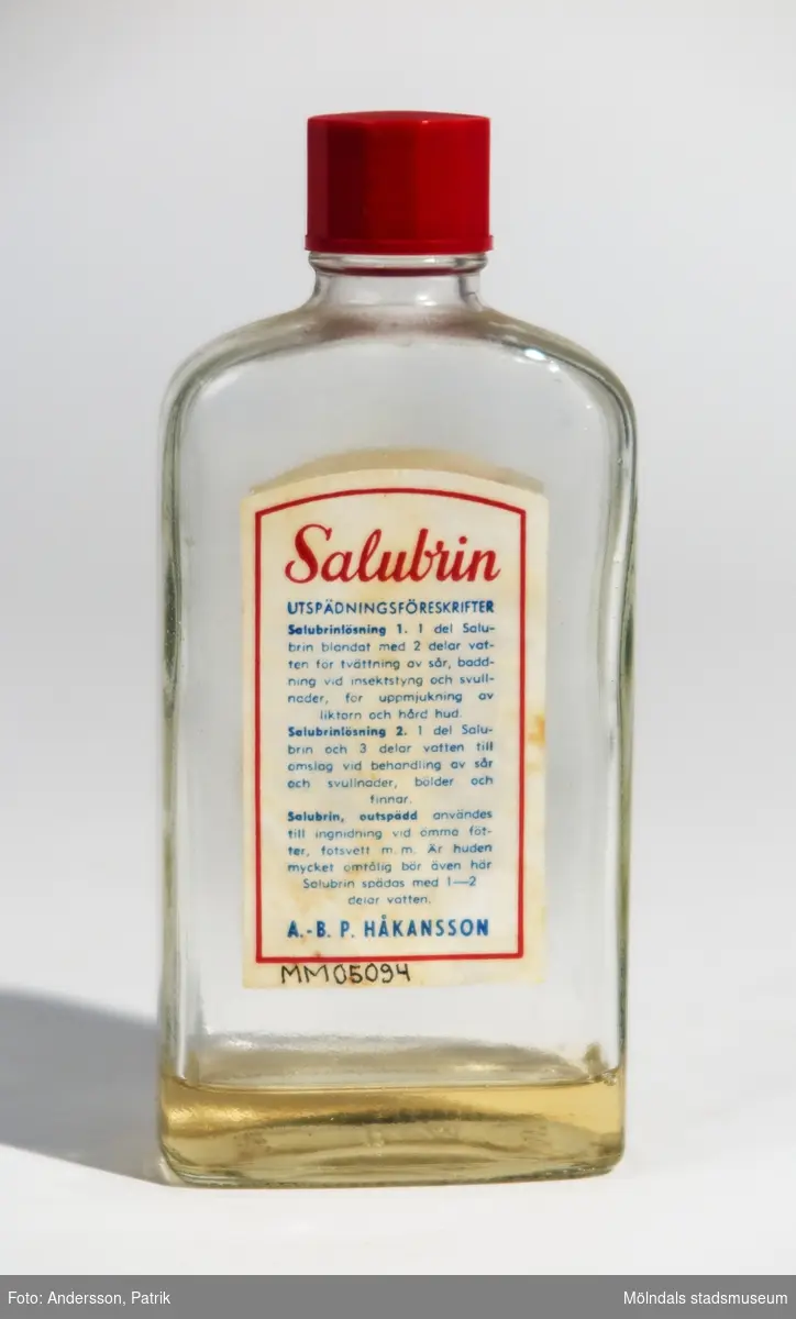 Glasflaska med Salubrin från 1950 - 60-talet. Tillverkare 
AB P. Håkansson i Eslöv.
Det finns lite vätska kvar i flaskan.

Salubrin är en sorts desinfektionsmedel som bland annat användes till kylande omslag, baddningar och som antiseptiskt medel vid lindriga yttre skador. Man kunde också använda Salubrin mot invärtes sjukdomar, som till exempel blodförgiftning och tuberkulos.
Idag används Salubrin mest som lindring vid insektsbett och solsveda.