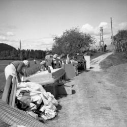 Vardens arkiv. "Brann hos Kåre Hansen, Melum" 19.08.1953