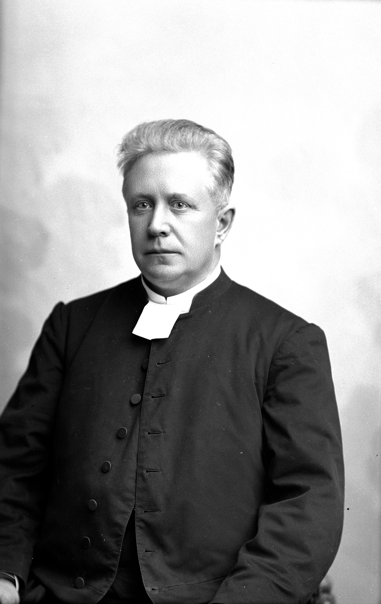 Kyrkoherde Andersson. Bro sn, 1902. Fotograf: C Billberg.