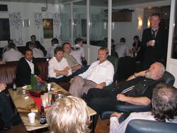 Ansatte tar seg en kaffe- og røykepause i oppholdsrommet på 