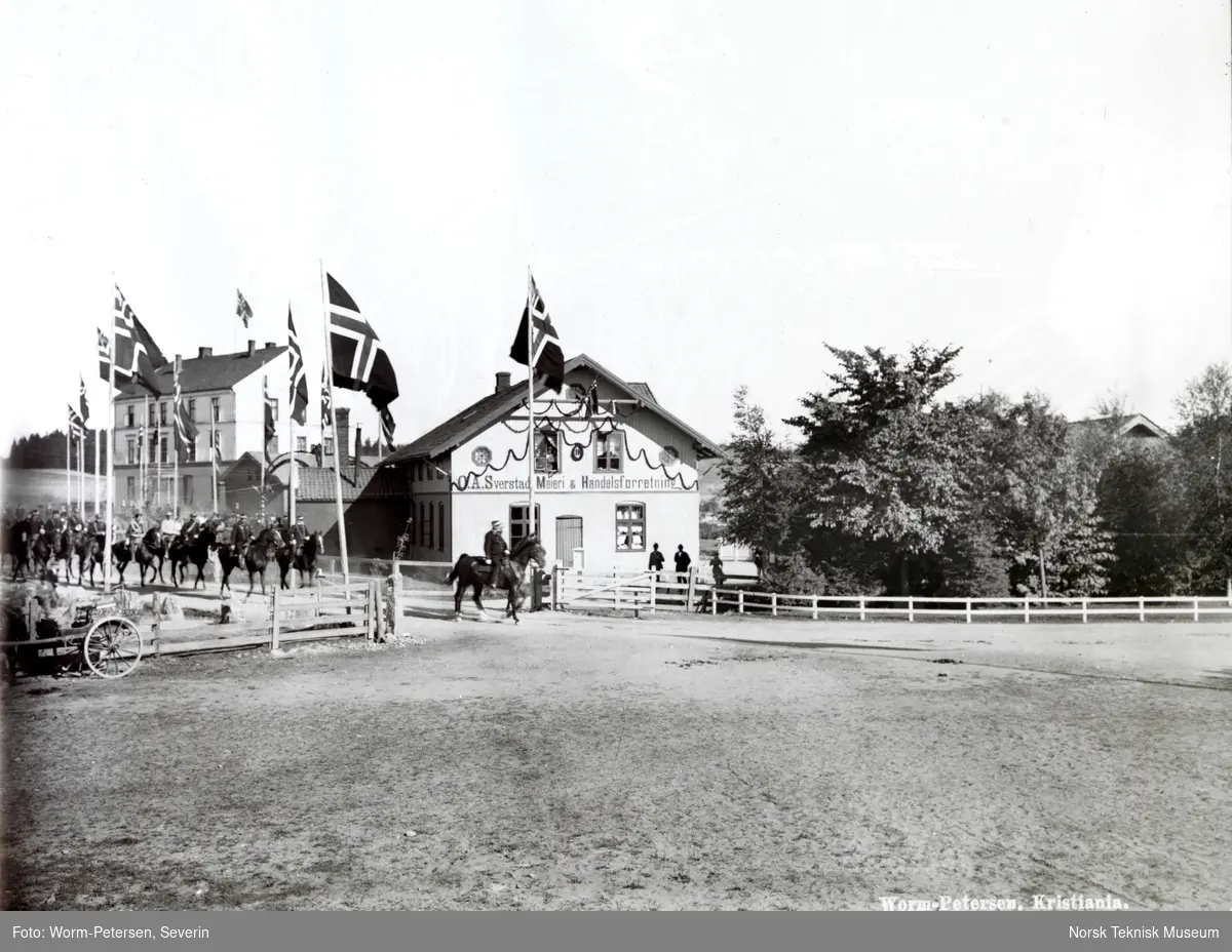 Feltmanøvren 1899, Kongen med følge ved Rakkestad stasjon