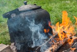 Sotete kaffekjel - av mange kalt «kaffelars» - fotografert i