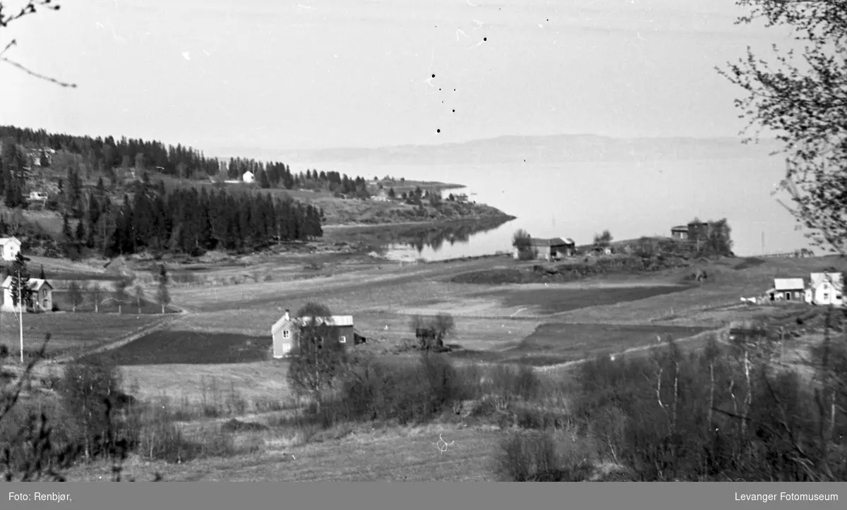Utsikt fra Staupshaugen mot Sjøbadet.
Utsikt fra Staupshaugen m0t Sjøbadet.
