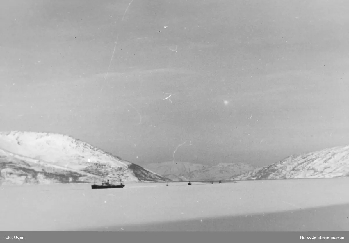 Anlegget Mosjøen-Mo i Rana : en islagt Vefsnfjord vinteren 1941