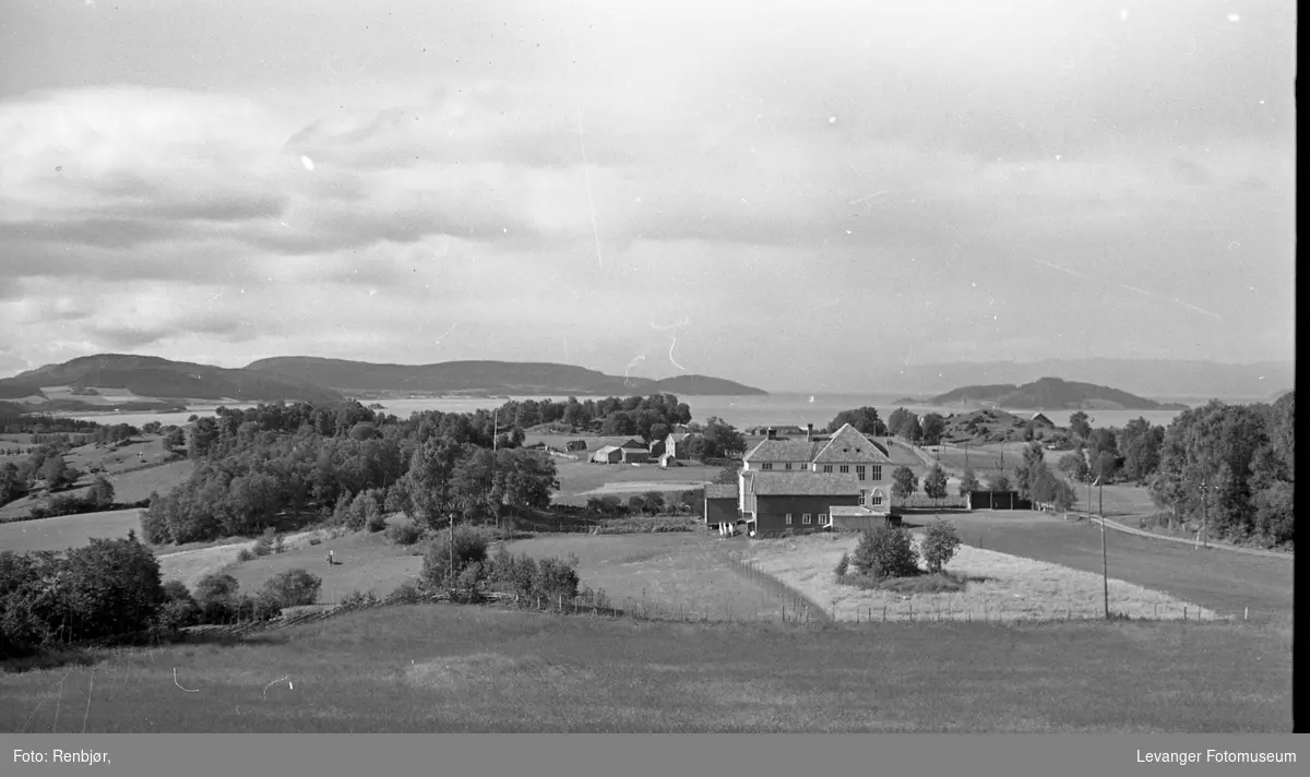 Nesheim skole og Hestøya.