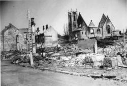 Ruiner etter bombingen av Namsos, med bl.a. Namsos kirke.