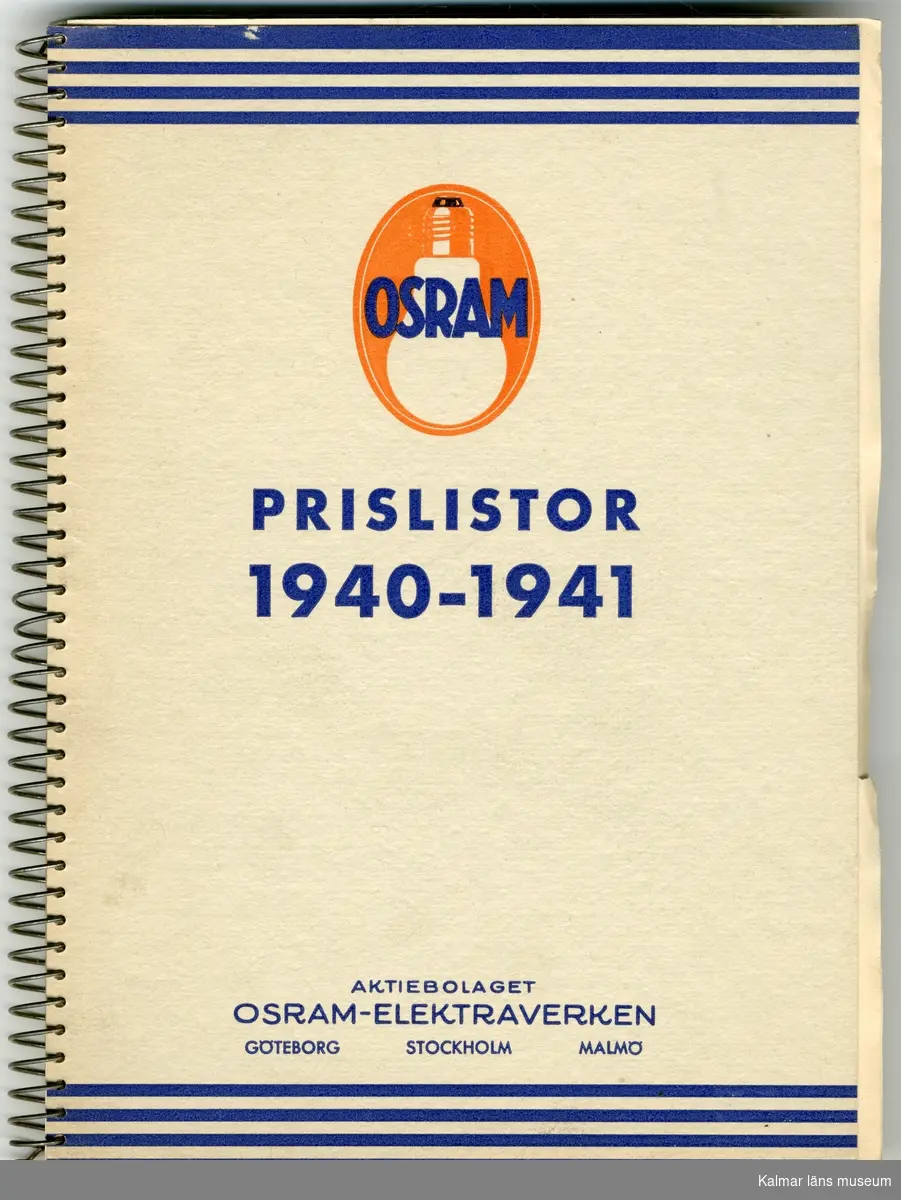 KLM45279:13:1-22 är en samling av broschyrer, produktblad, böcker m.m.

KLM45279:13:1 Produktkatalog, Mått: H 22,5 cm, B 14,5 cm, Papper. VOLTA SALUS Elektriska dammsugare, produktkatalog från 1924.
KLM45279:13:2 Produktkatalog, Mått: H 26 cm, B 19 cm, Papper. Moderna ackumulatorfordon, föredrag hållet i Wien 1912, tryckt 1914.
KLM45279:13:3 Prislista, Mått: H 23 cm, 15,5 B cm, Papper. Prislista Nr 2 Elektriska Installationsmateriel Eric Dahlberg Kalmar, 1930.
KLM45279:13:4 Produktkatalog, Mått: H 22,5 cm, B 15 cm, Papper. Elektriska borr- och slipmaskiner Aktiebolaget V. Löwener Stockholm, 1911.
KLM45279:13:5 Prislista, Mått: H 21,5 cm, B 15,5 cm, Papper. OSRAM Prislistor 1940-41. 
KLM45279:13:6 Produktkatalog, Mått: H 29,5 cm, B 21 cm, Papper. AEG Belysning för varje ändamål, 1937.
KLM45279:13:7 Produktkatalog, Mått: H 38 cm, B 25 cm, Papper. Osram-lampe, samling av kataloger med olika typer av armaturer från Osram, tidigt 1900-tal.
KLM45279:13:8 Produktkatalog, Mått: H 30 cm, B 23,5 cm, Papper. Husqvarna Vapenfabriks Aktiebolag Gasartiklar, samling av produktblad för gasspisar m m, tidigt 1950-tal.
KLM45279:13:9 Produktkatalog, Mått: H 29 cm, B 23 cm, Papper. Husqvarna Vapenfabriks Aktiebolag Gasartiklar, samling av produktblad för gasspisar m m, slutet av 1930-talet.
KLM45279:13:10 Produktkatalog, Mått: H 30,5 cm, B 22 cm, Papper. Husqvarna Gasartiklar, samling av prislistor och produktblad för gasspisar m m, slutet av 1950-talet och början av 1960-talet.
KLM45279:13:11 Produktkatalog, Mått: H 29,5 cm, B 23,5 cm, Papper. Gasspisar A-B Ankarsrums Bruk Ankarsrum, 1948.
KLM45279:13:12 Produktkatalog, Mått: H 31 cm, B 28 cm, Papper. Bolinder`s fabriksaktiebolag, pärm med produktblad för olika modeller av spisar troligen tidigt 1940-tal.
KLM45279:13:13 Prislista, Mått: H 21 cm, B 14 cm, Papper. Prislista å ledningar 1 november 1945 AEG, 1945.
KLM45279:13:14 Prislista, Mått: H 21 cm, B 15 cm, Papper. AEG prislista gummiisolerade ledningar svagströmsledningar och jordkablar 8 september 1942.
KLM45279:13:15 Produktkatalog, Mått: H 21 cm, B 13,5 cm, Papper. Katalog Nr 31 1943 Elektriska AB Lindström&Andell, Göteborg, Odinplatsen, 1943.
KLM45279:13:16 Häfte, Mått: H 21 cm, B 14 cm, Papper. Elektriska mätinstrument Graham Brothers AB Stockholm, 1921.
KLM45279:13:17 Häfte, Mått: H 22 cm, B 15 cm, Papper. Bok med titeln Den elektriska döden av Med dr Albert Grönberg Vänersborg och driftschef C E Söderbaum Trollhättan, 1946.
KLM45279:13:18 Produktkatalog, Mått: 28,5H cm, 21,5 B  cm, Papper. Kockums Jernverk Kalling, Produktkatalog med gasartiklar, 1955.
KLM45279:13:19 Produktkatalog, Mått: H 31,5  cm, B 25 cm, Papper. Pärm med produktblad för olika typer av gasartiklar Kockums Kockums Jernverk Kallinge Kockums, från 1955.
KLM45279:13:20 Produktkatalog, Mått: H 30,5 cm, B 28 cm, Papper. Kockums, Pärm med produktblad för olika typer av el- och gasartiklar, 1949 och 1939.
KLM45279:13:21 Produktkatalog, Mått: H 31,5 cm, B 28 cm, Papper. Kockums, Pärm med produktblad för olika typer av el- och gasartiklar, från mitten 1950-talet till mitten 1960-talet.   
KLM45279:13:22 Produktkatalog, Mått: H 30 cm, B 21,5 cm, Papper.  Mapp med produktblad från GAS information, Junkers och Vaillant. Bladen kommer från pärmar med liknande material Kalmar Energi som av olika anledningar inte sparats i sin helhet. Här finns blad som handlar om gaseldade bänkugnar, väggmonterade gaspannor för värme och varmvatten, varmvattenberedare, värmepannor för gas, gasradiatorer, gasolkaminer, fläktluftsbrännare för rötgas, restaurangspisar, gasgrillar och värmeautomater.