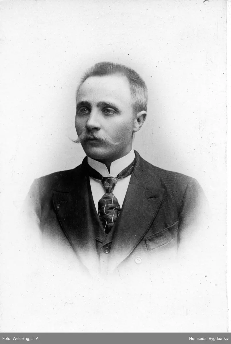 Otto Johannessen Sletten (1872-1964). "Gamleskulen" på Tuv kom til Hemsedal som lærar i 1898.
