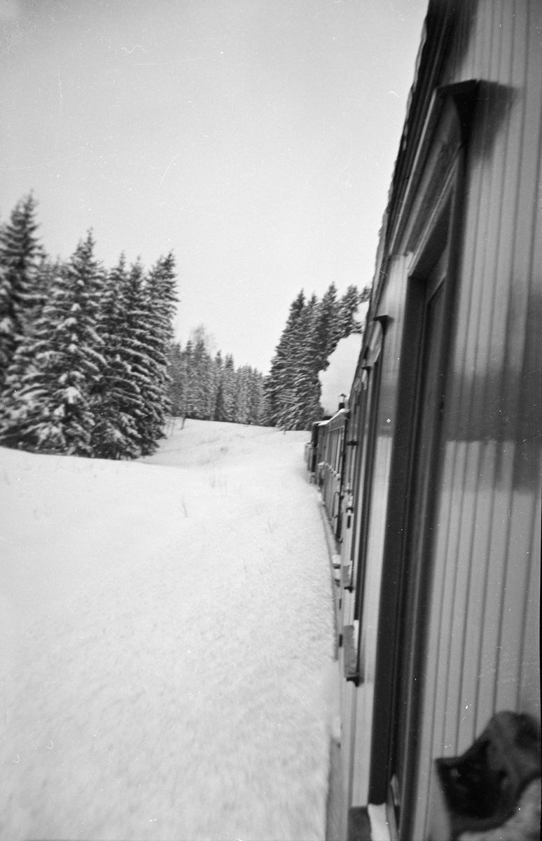 Underveis fra Sørumsand til Skulerud en snøtung februardag i 1960.