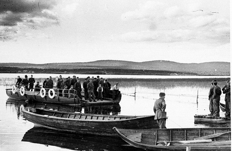 Färjan vid Armsjärvi 1944.