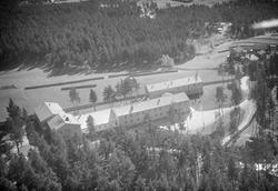 Dovrefjell Hotel, Dombås, Dovre, 15.09.1953, gård i nærheten