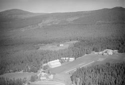 Dovrefjell Hotel, Dombås, Dovre, 15.09.1953, tre omkringligg