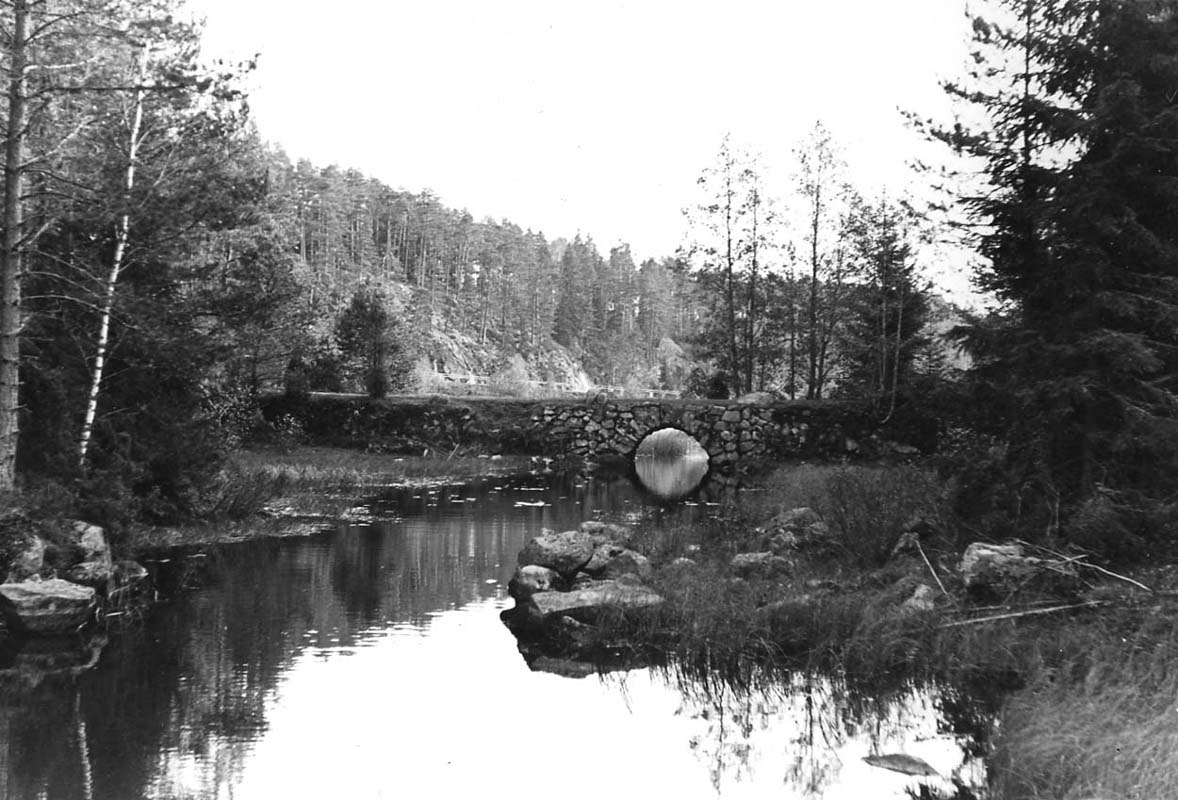 Stigens brofäste, gamla och nya landsvägsbron mellan Askersund och Tived.