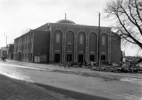 Ett fotografi av det fina konserthuset i Örebro. Invigdes 1932.