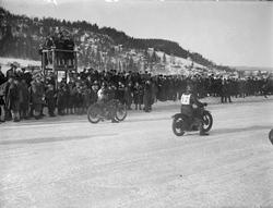 Mjøsløpet 1933, Motorsykler med menn. Mennesker.