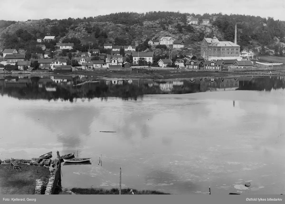 Oversiktsbilde fra Sandefjord 1909.

Bilde tatt fra Verven/Huvik retning vest. Viser Grans bryggeri oppe til høyre, Preståsen i bakgrunn