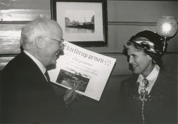 Overrekking av Skjeldrup-prisen 1992 til Ivar Grimstad. Arra