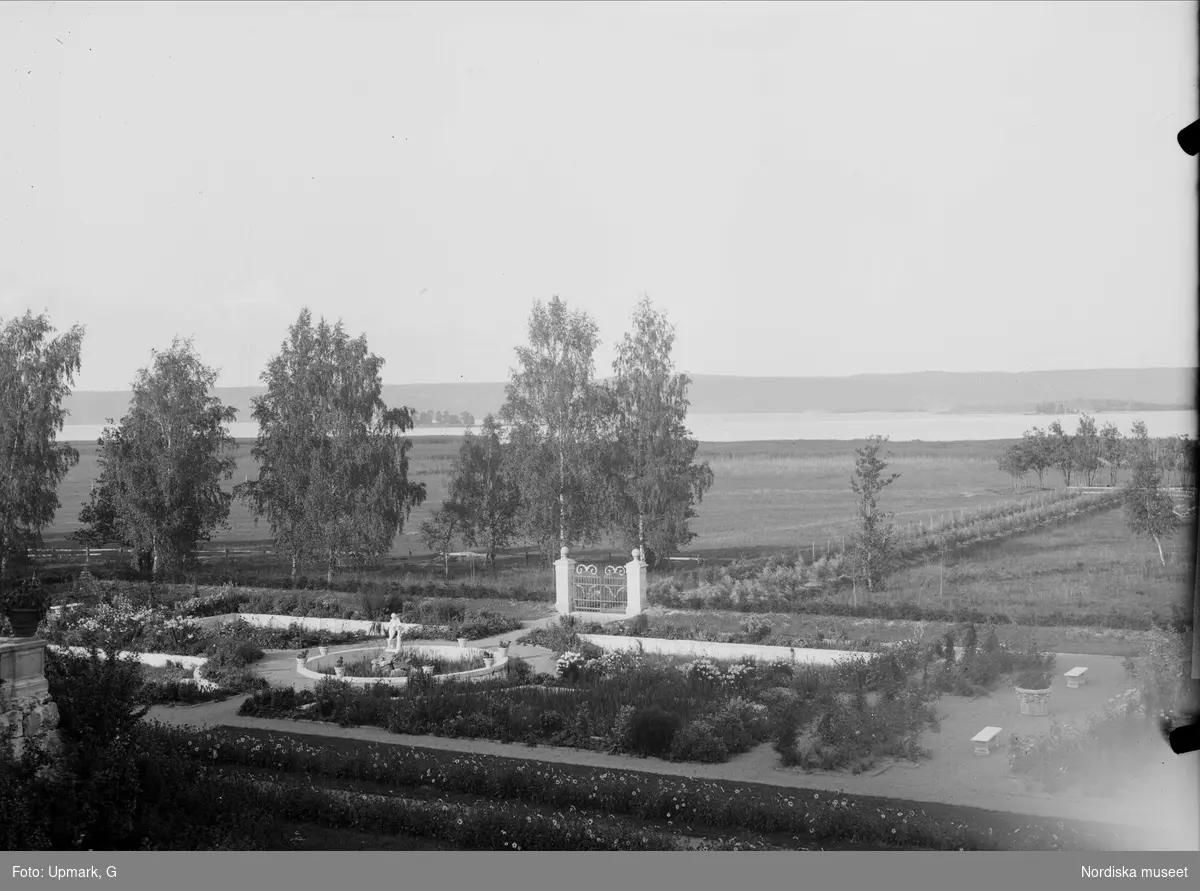Exteriör. Den italienska trädgården på Ållonö herrgård, Ö. Stenby, Östergötland.