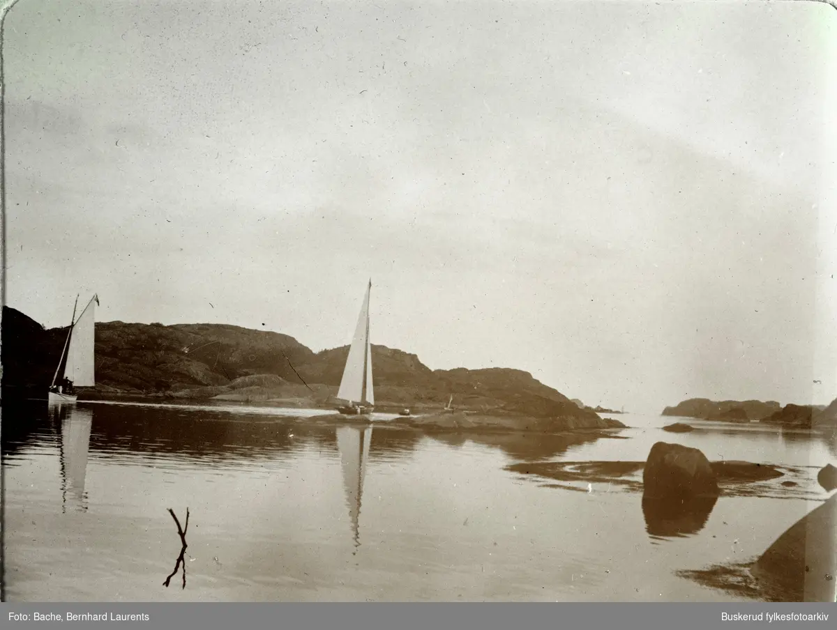 Bachefamilien ved landstedet på Tjøme
Røssesund 1914
Seilbåter