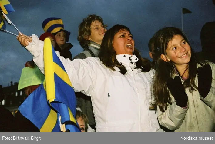 Firandet av det svenska damlandslaget som fick silver i VM i fotboll hösten 2003. Kungsträdgården.