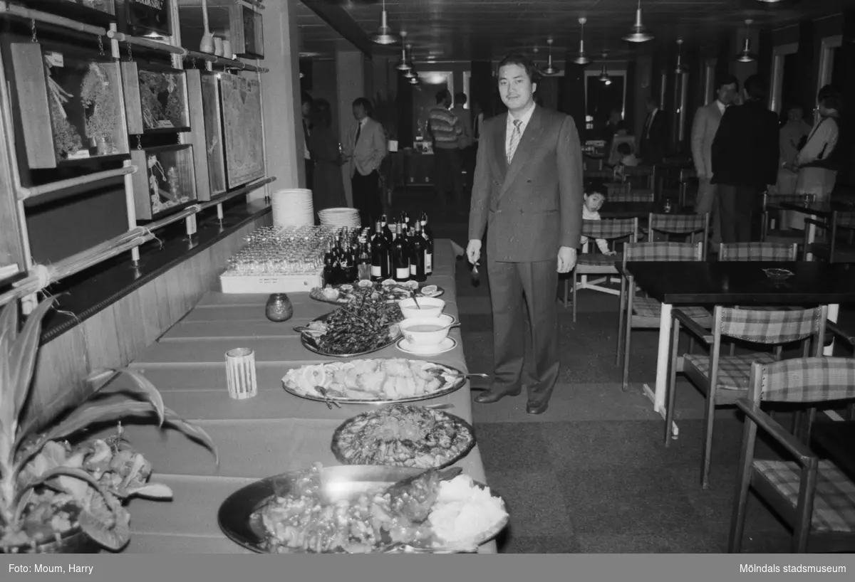Nya restauranten Peacock i posthuset vid Gamla Riksvägen i Kållered, år 1984.

För mer information om bilden se under tilläggsinformation.
